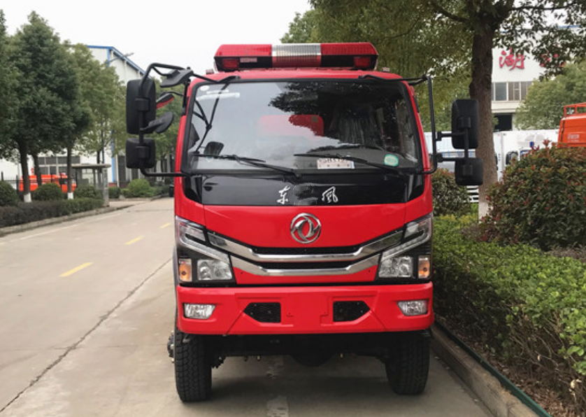 东风4.5吨四驱消防洒水车